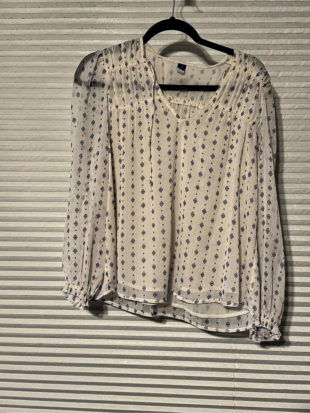 Old Navy Geometric Blouse Cream & Blue Small Like New